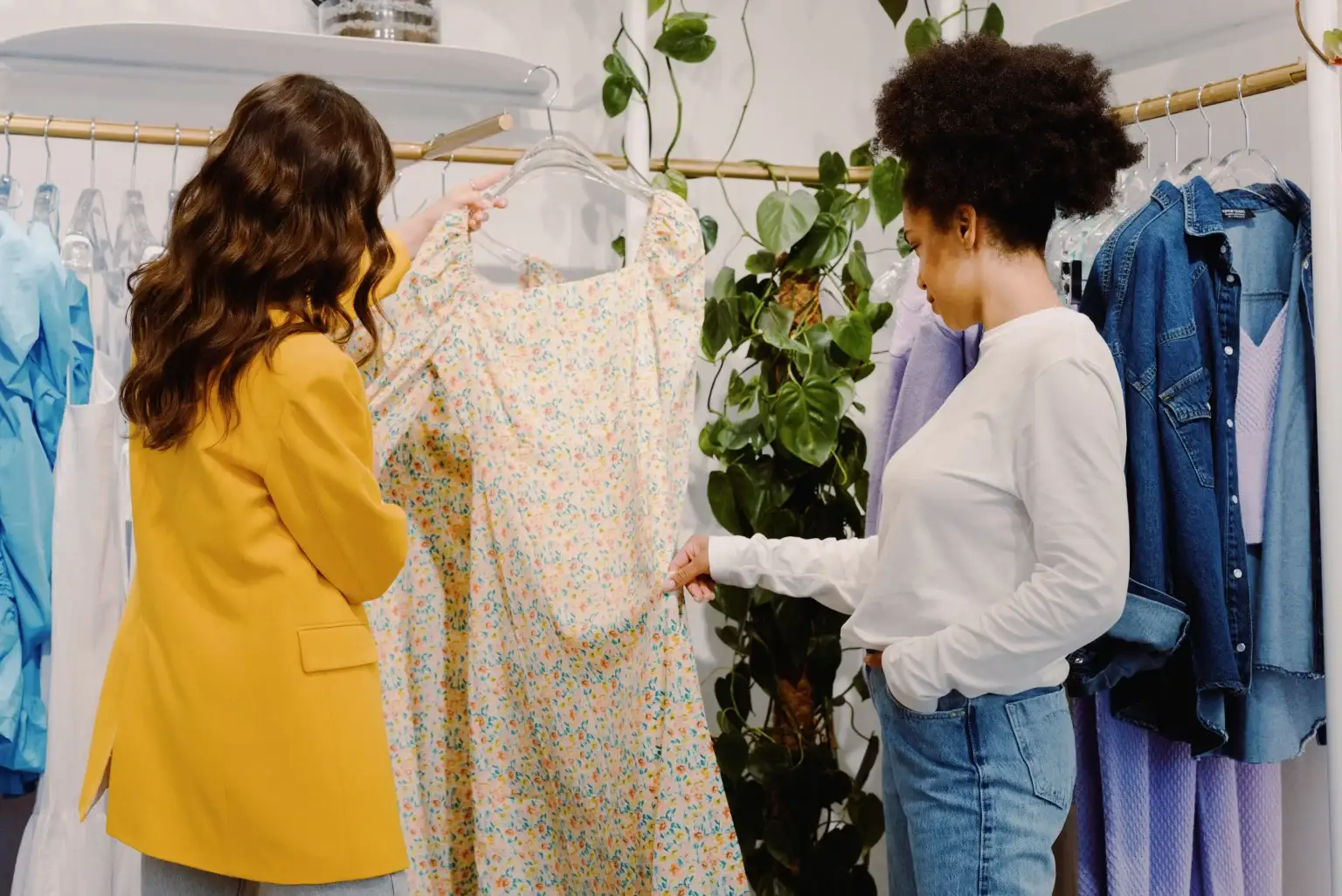 cliente en tienda 1536x