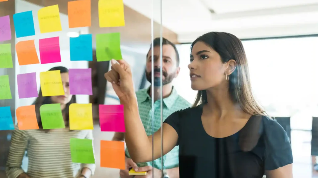 mujer planeando una estrategia con método aida2