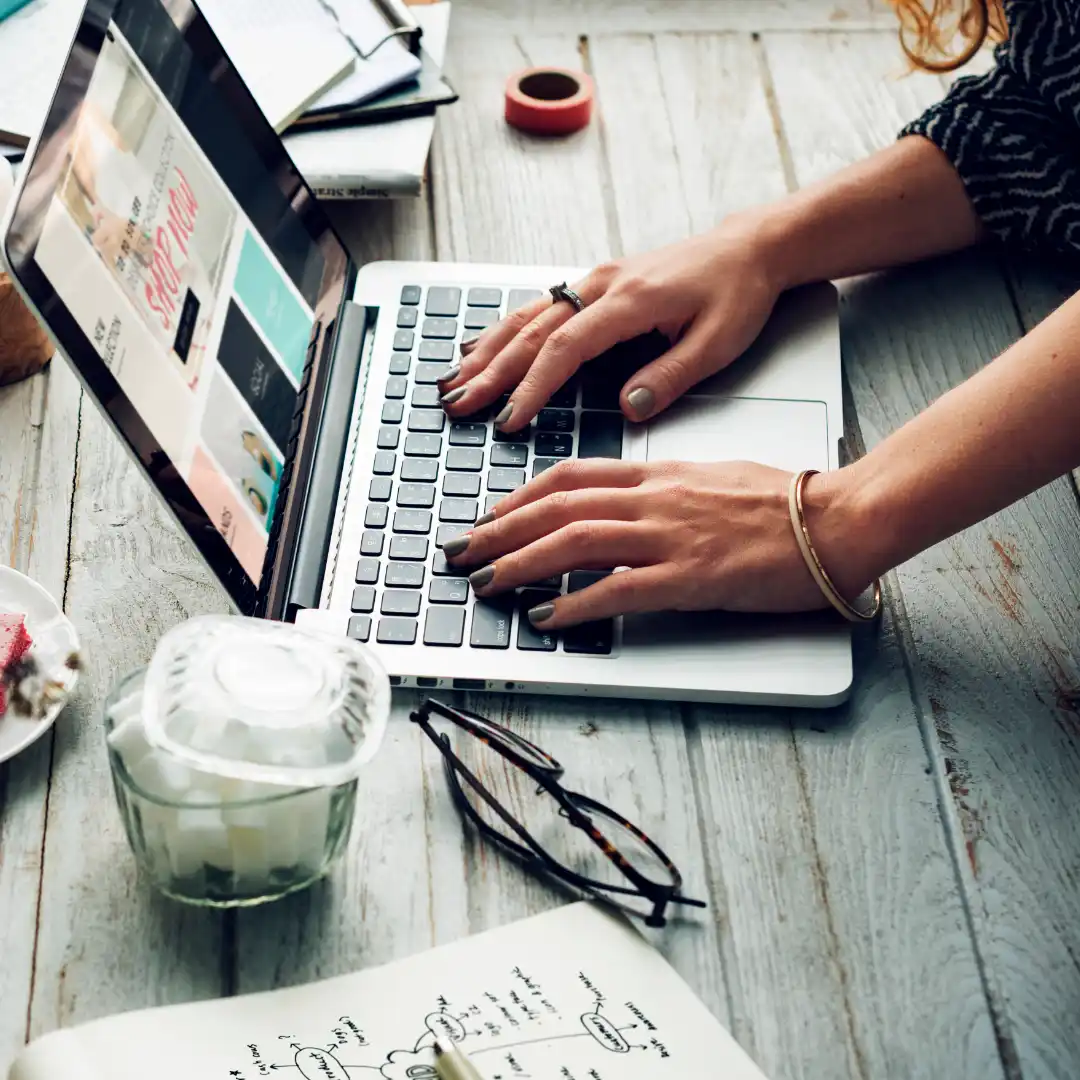 mujer desarrollando blog 1