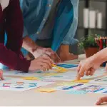 personas creando estrategia 1 200x200