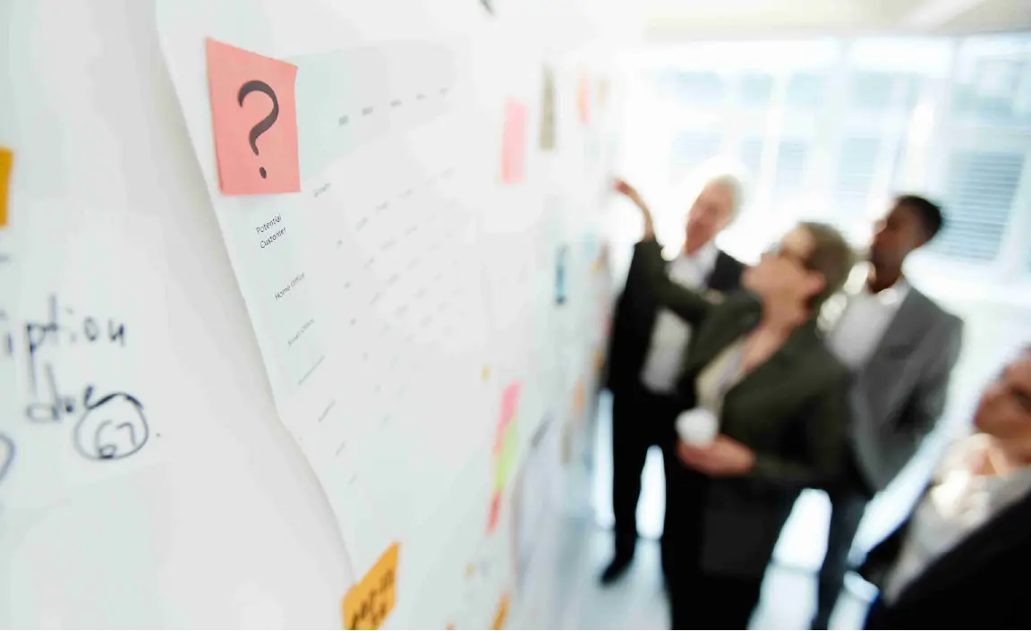 personas creando estrategias 1536x939