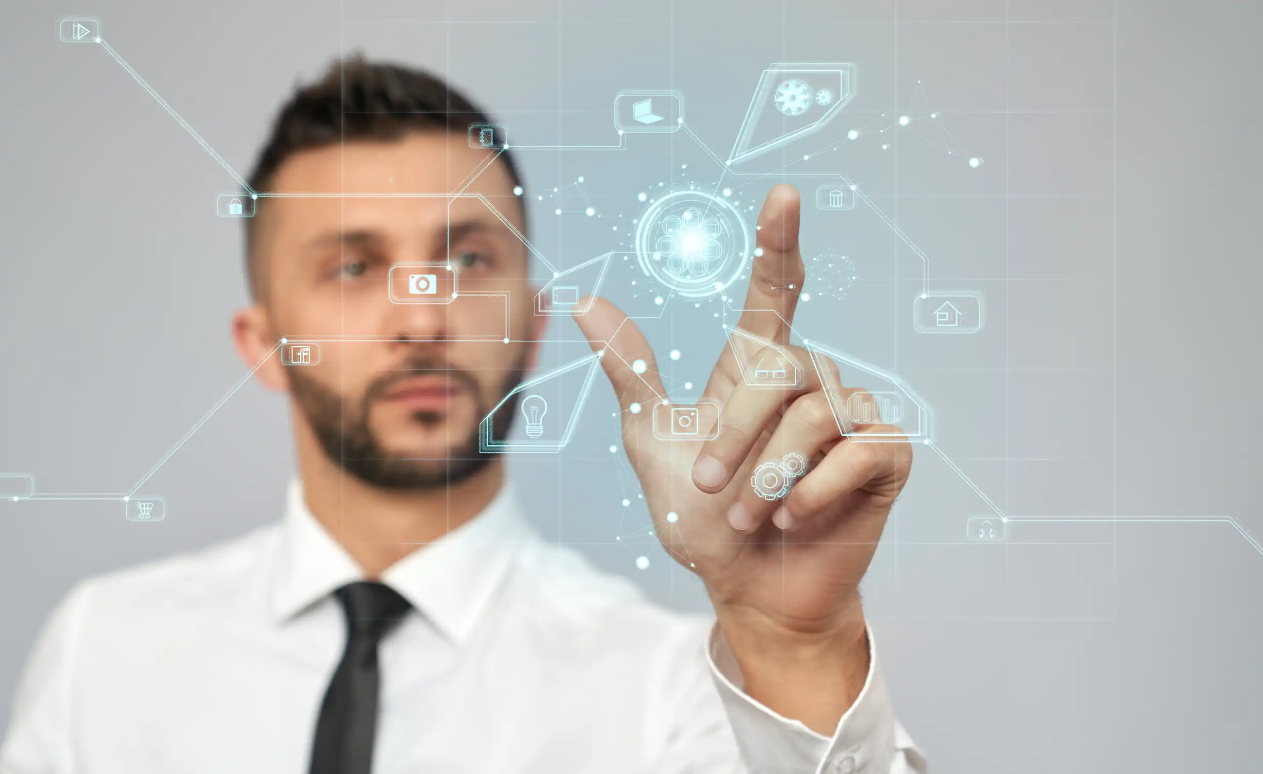 persona utilizando ia en marketing (1) persona utilizando ia en marketing (1)