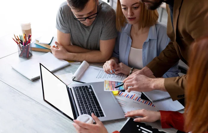 equipo de marketing trabajando