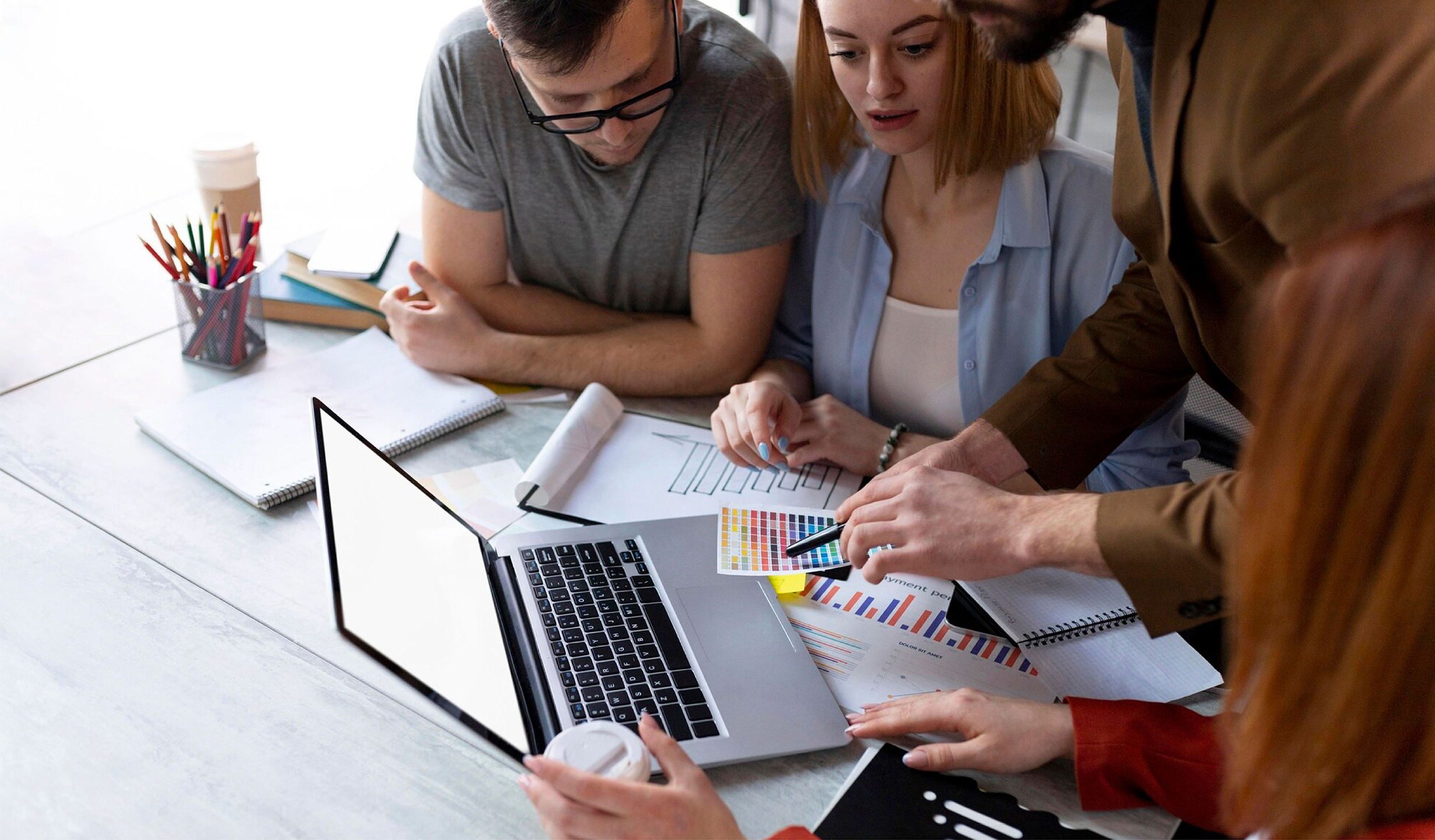 equipo de marketing trabajando