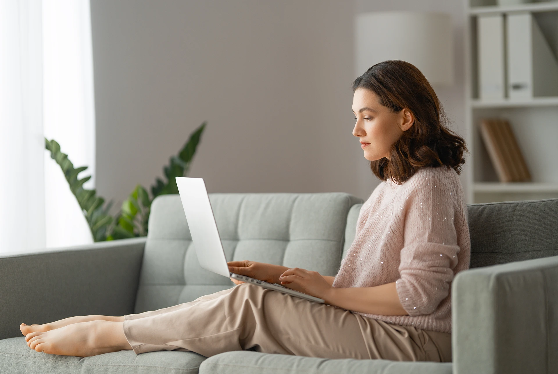 persona usando perplexity