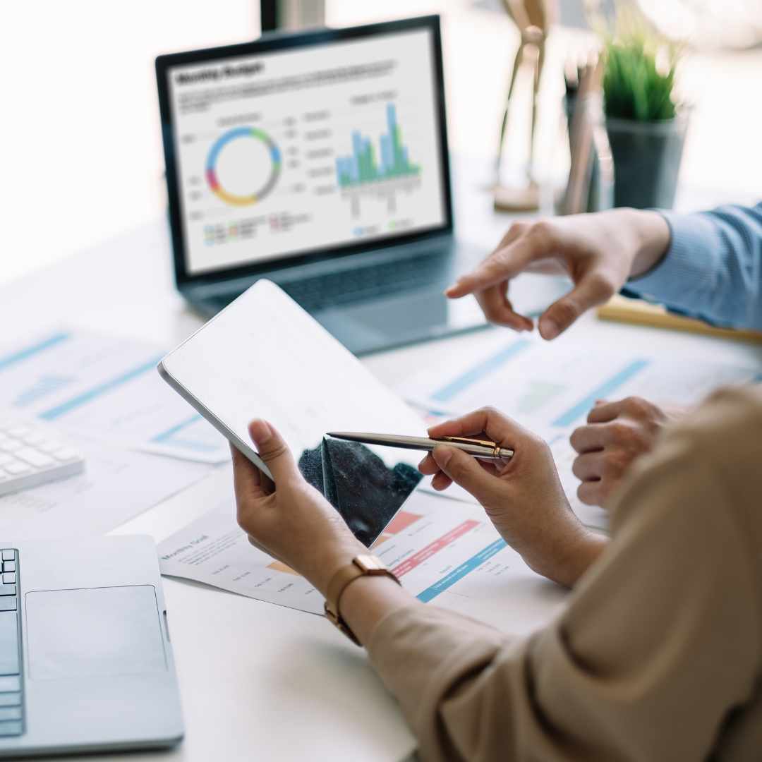 personas gestionando proyectos con ia