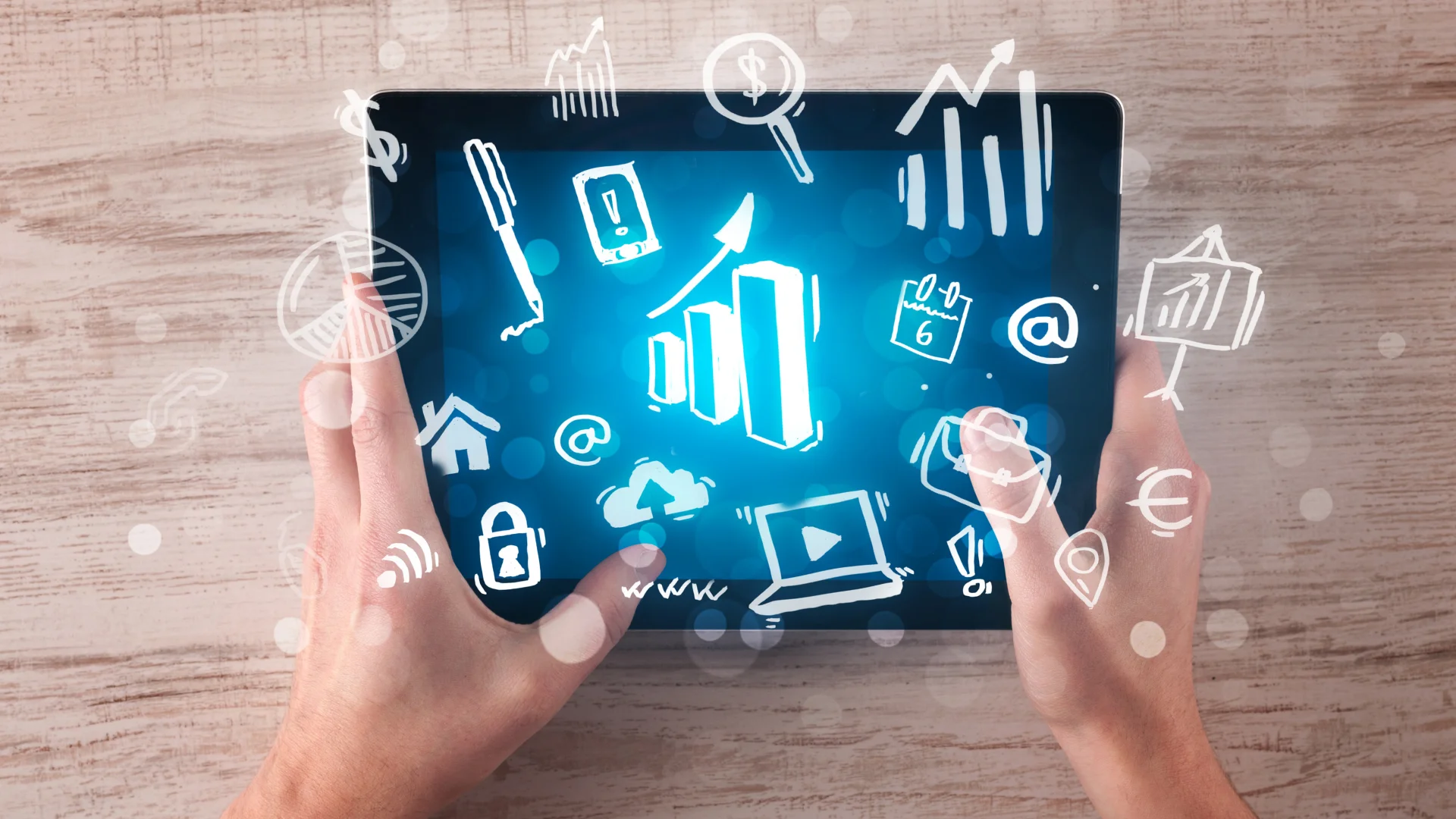 tablet-mostarndo- diversas-herramientas-de-marketing